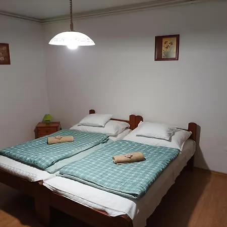 Kemences Vendeghaz * Mikohaza