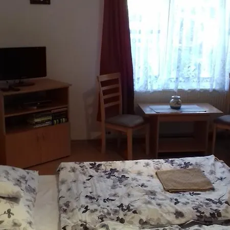 Kemences Vendeghaz Gæstehus